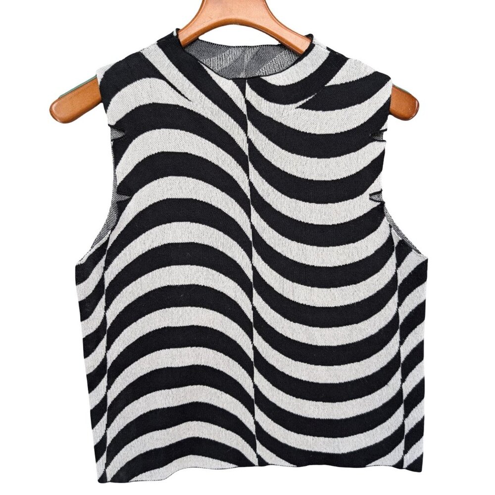Kerisma Black and White Sleeveless Wave-Stripe Tank Top